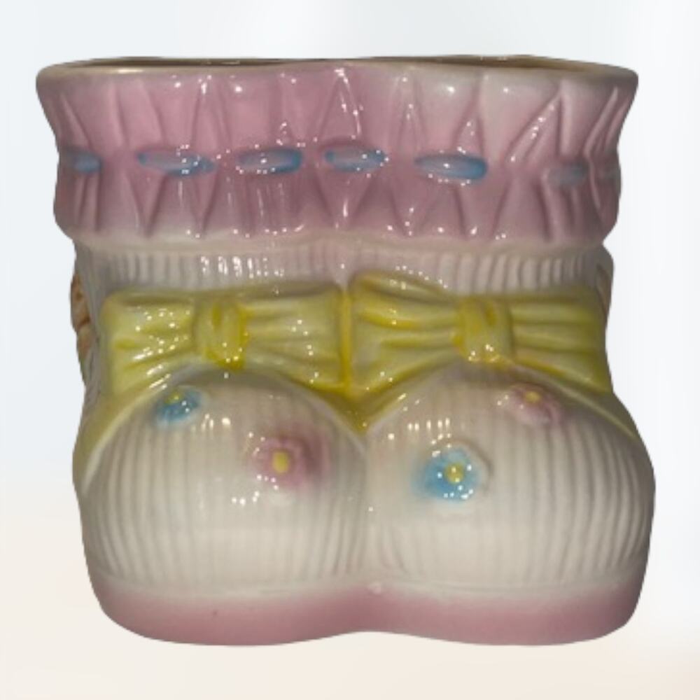 Vintage baby shoes pink planter in EUC
